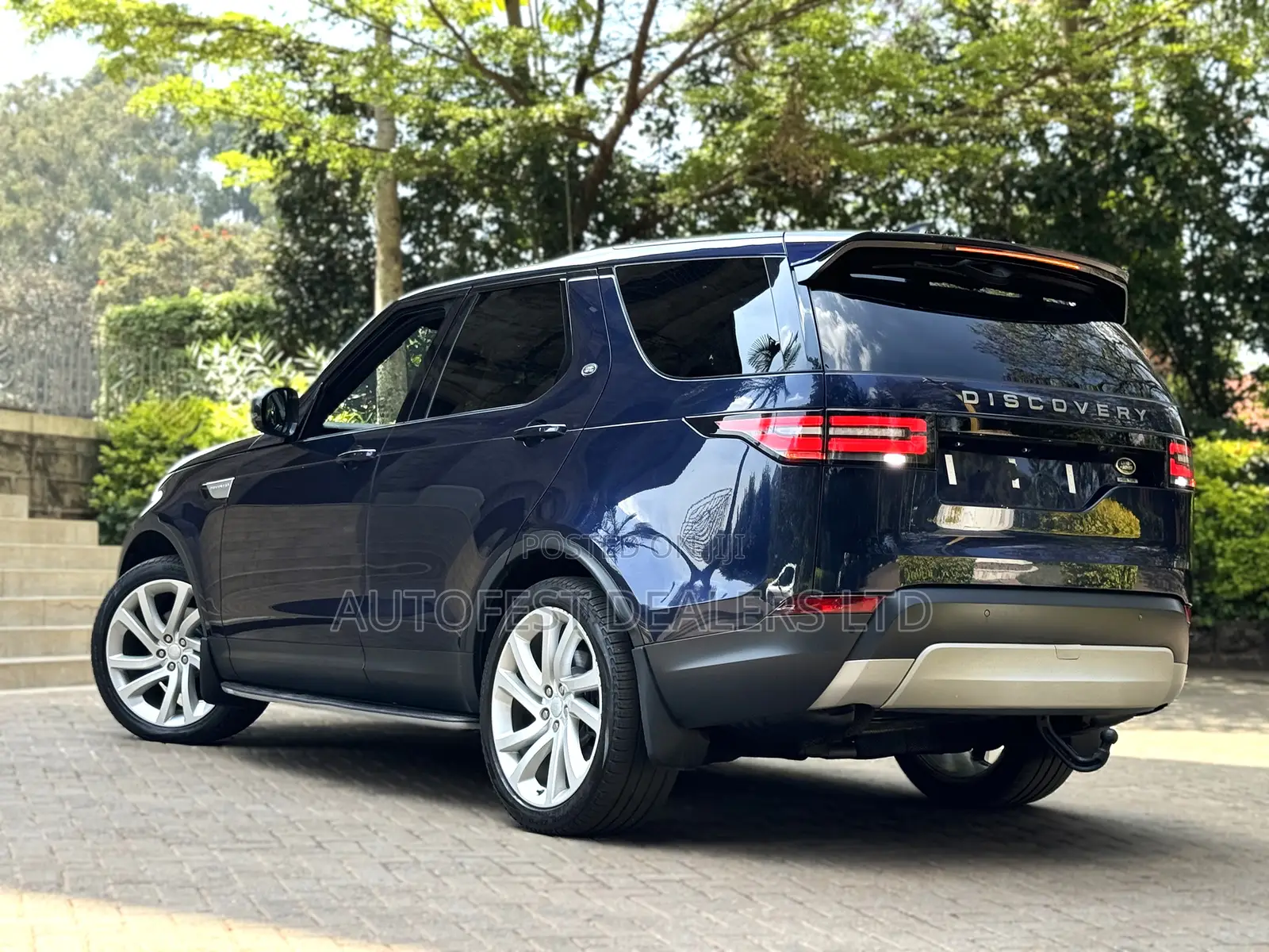 Land Rover Discovery 2017 Blue