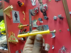 Anchor Screws With Plugs