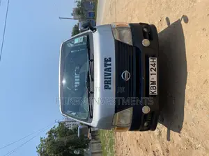 Nissan Caravan (Urvan) 2000 Silver