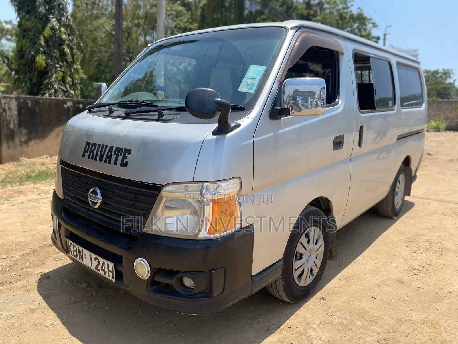 Nissan Caravan (Urvan) 2000 Silver