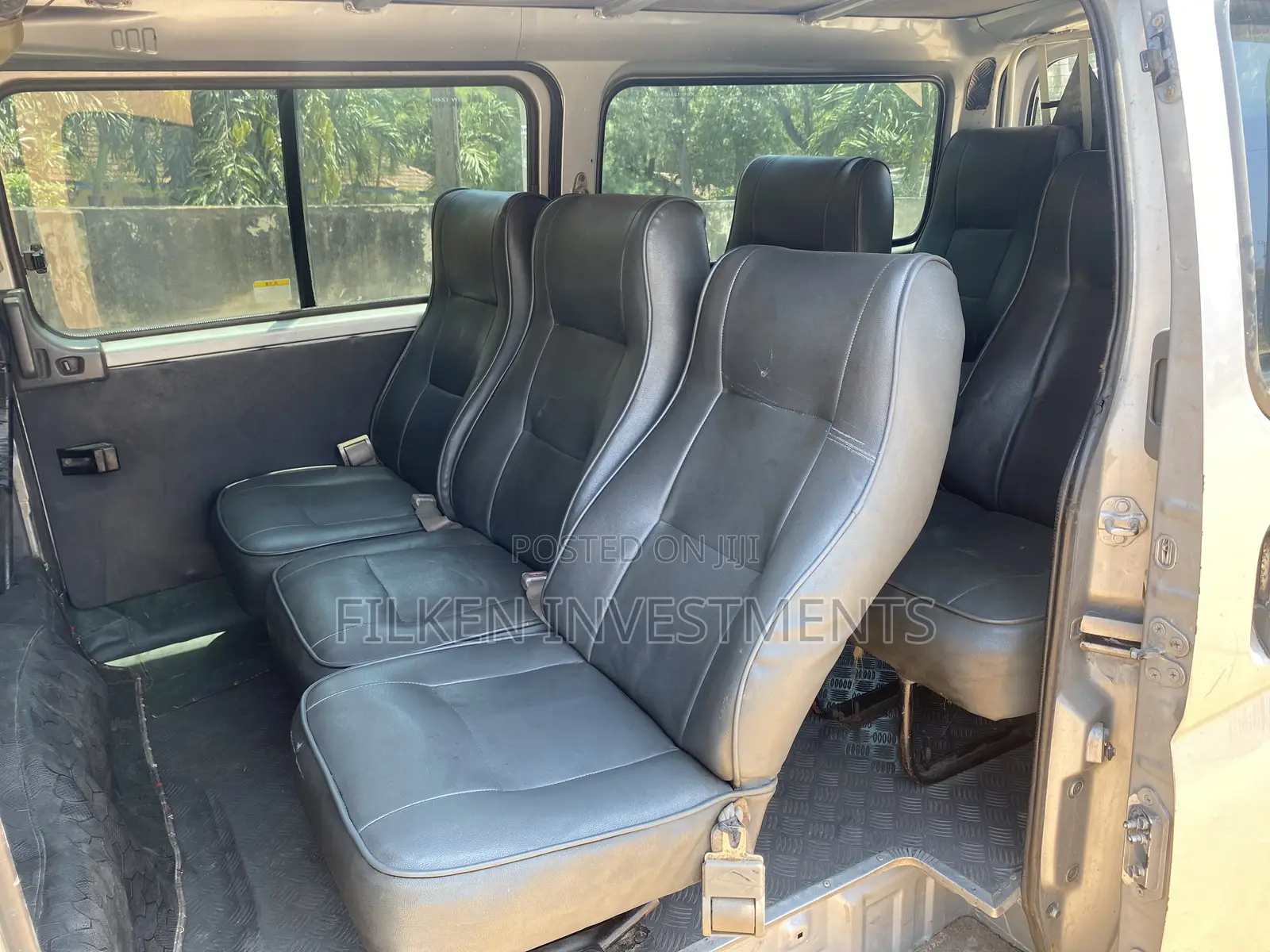 Nissan Caravan (Urvan) 2000 Silver