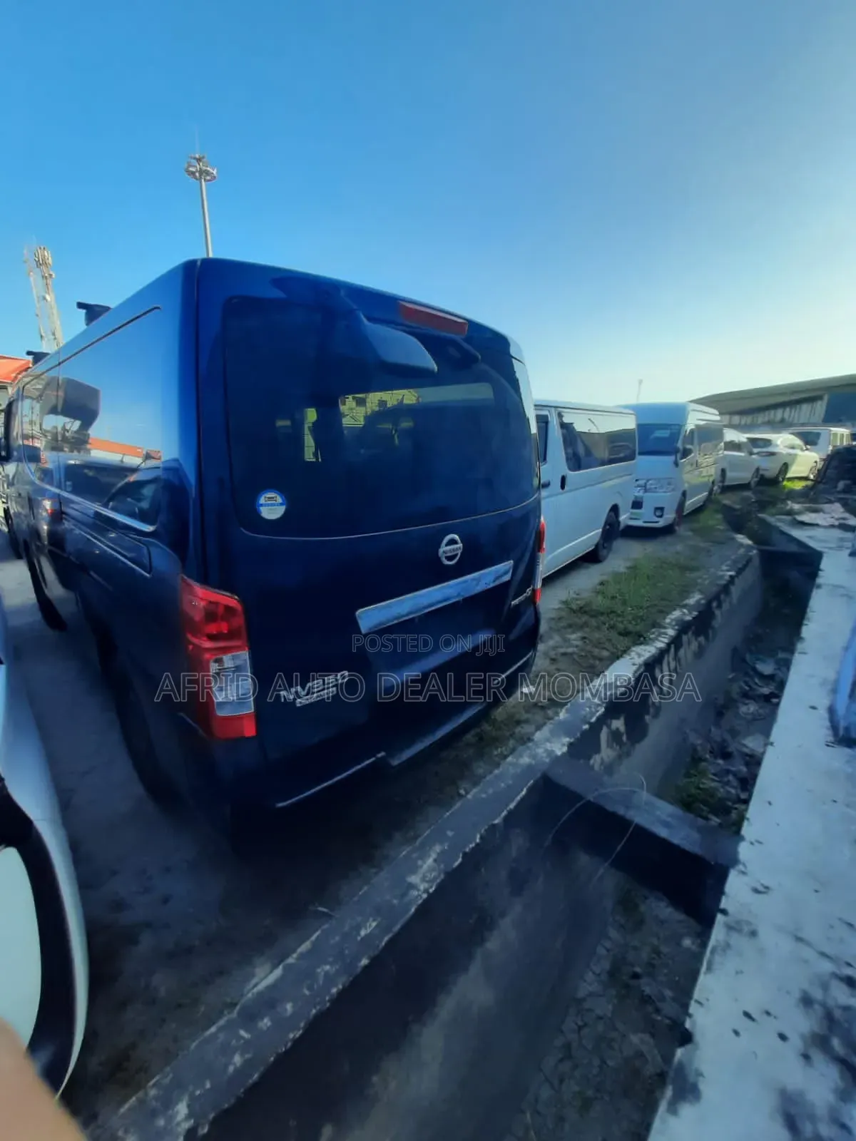 Nissan Caravan (Urvan) 2017 Black