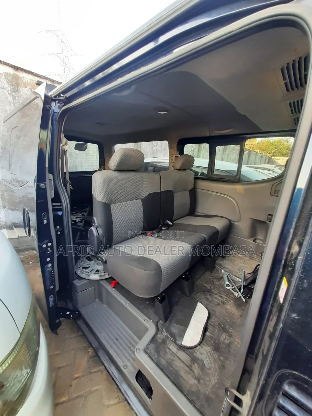 Nissan Caravan (Urvan) 2017 Black