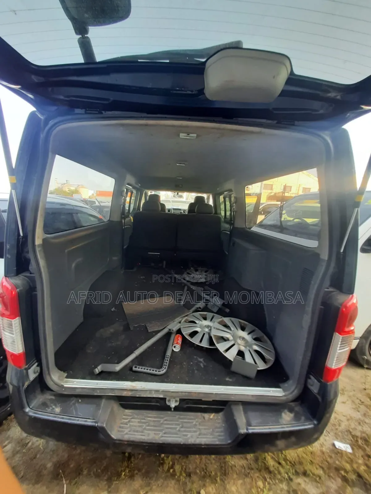 Nissan Caravan (Urvan) 2017 Black