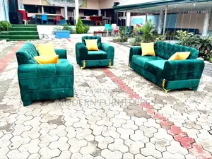 Elegant Green 6 Seater Chesterfield Sofa