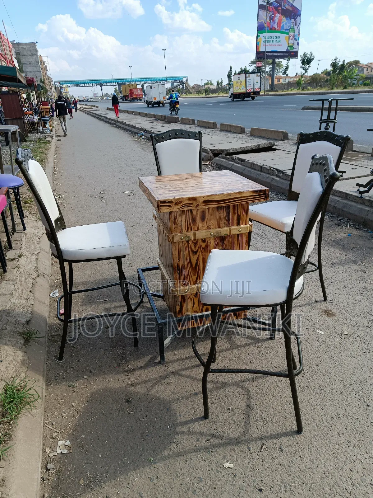 High Bar Restaurant Set With Pallet Table