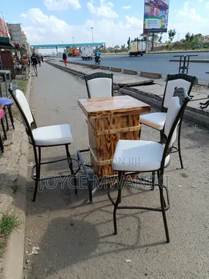 High Bar Restaurant Set With Pallet Table