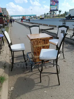High Bar Restaurant Set With Pallet Table