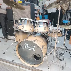 Pearl Decade Maple 5-Piece Drum Set