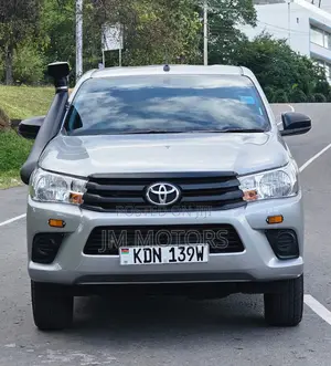 Toyota Hilux 2023 Gray