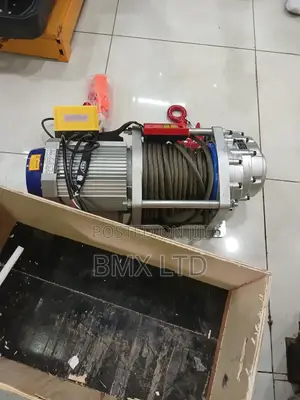 Three Tones Hoist