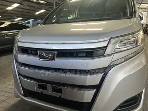 Toyota Noah 2018 Silver