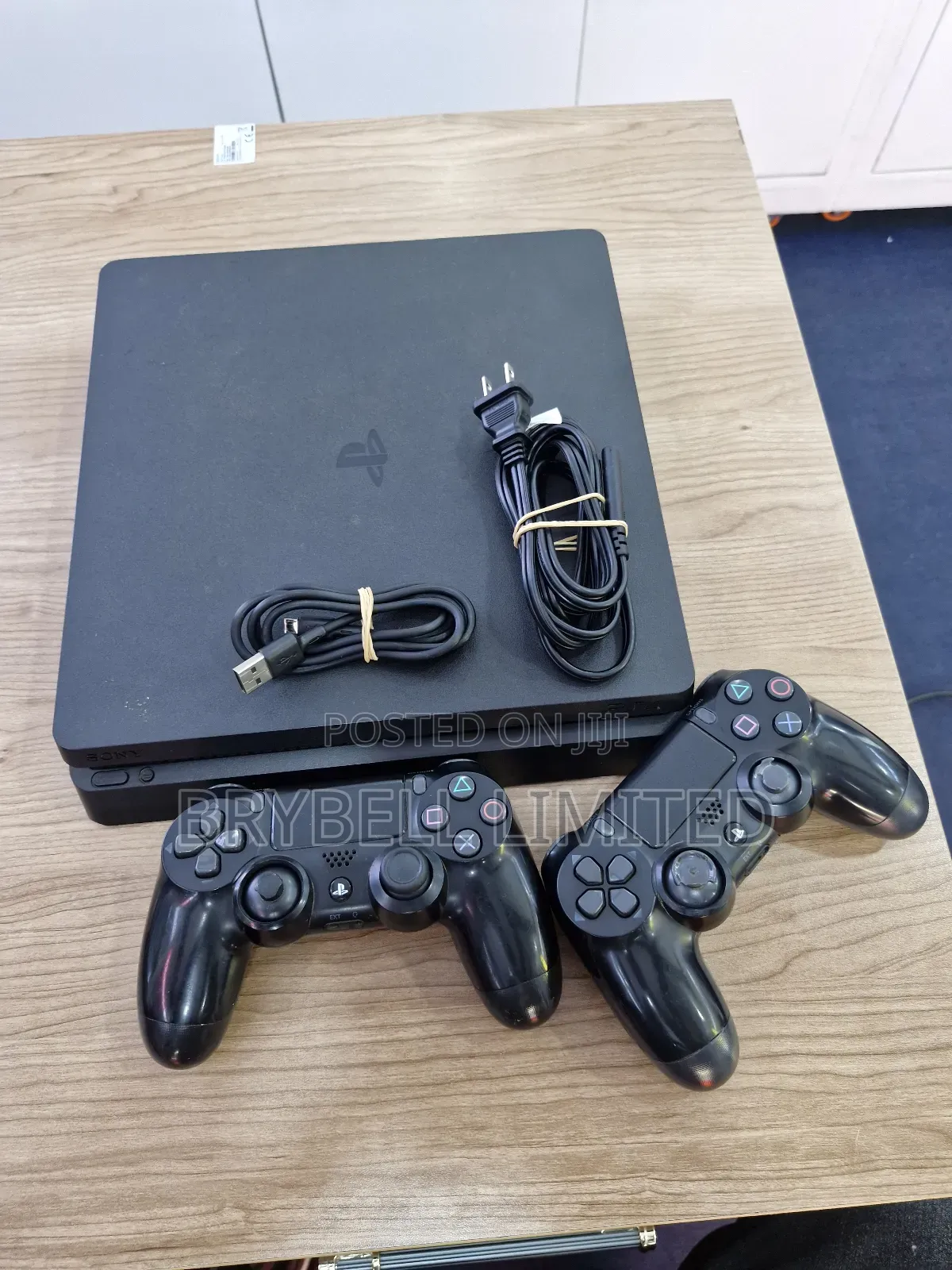 Ps4 Slim With 2 Game Controllers (Pads]