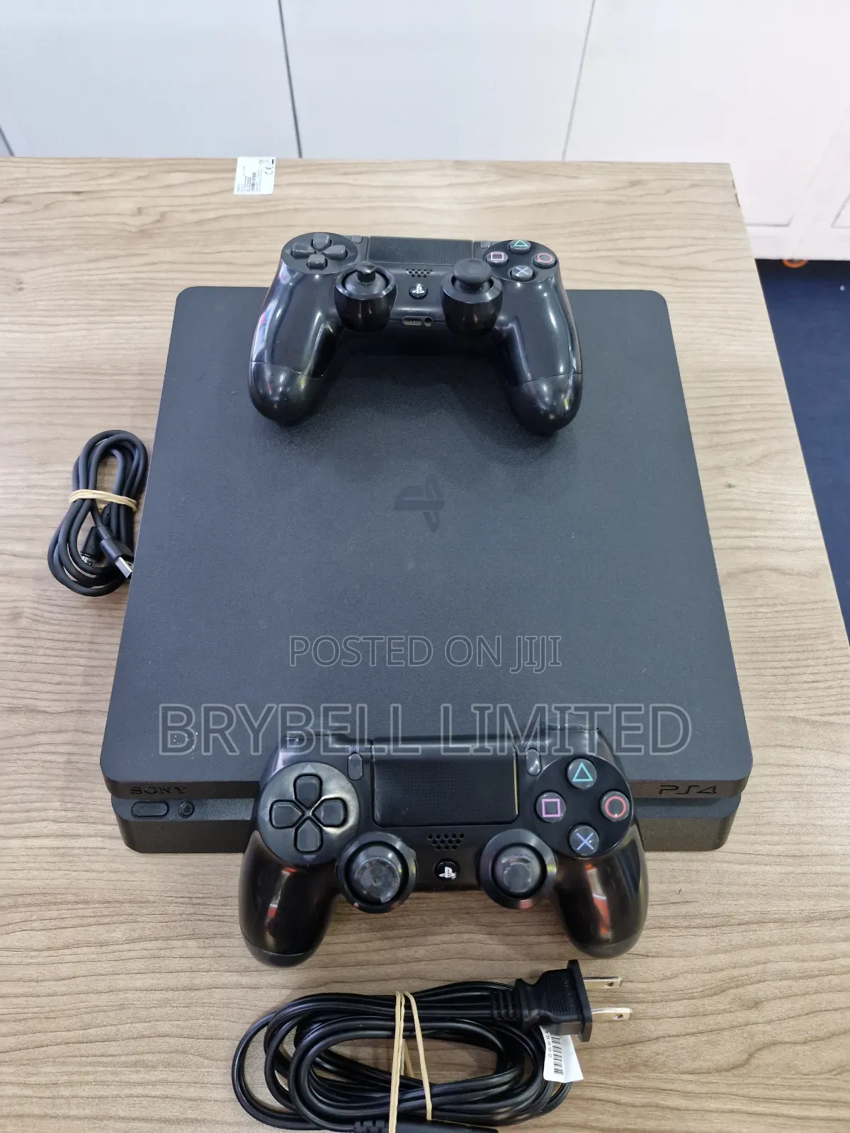 Ps4 Slim With 2 Game Controllers (Pads]