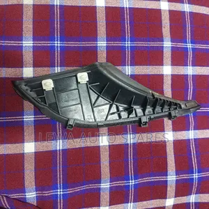 Windscreen Finisher Axio RH