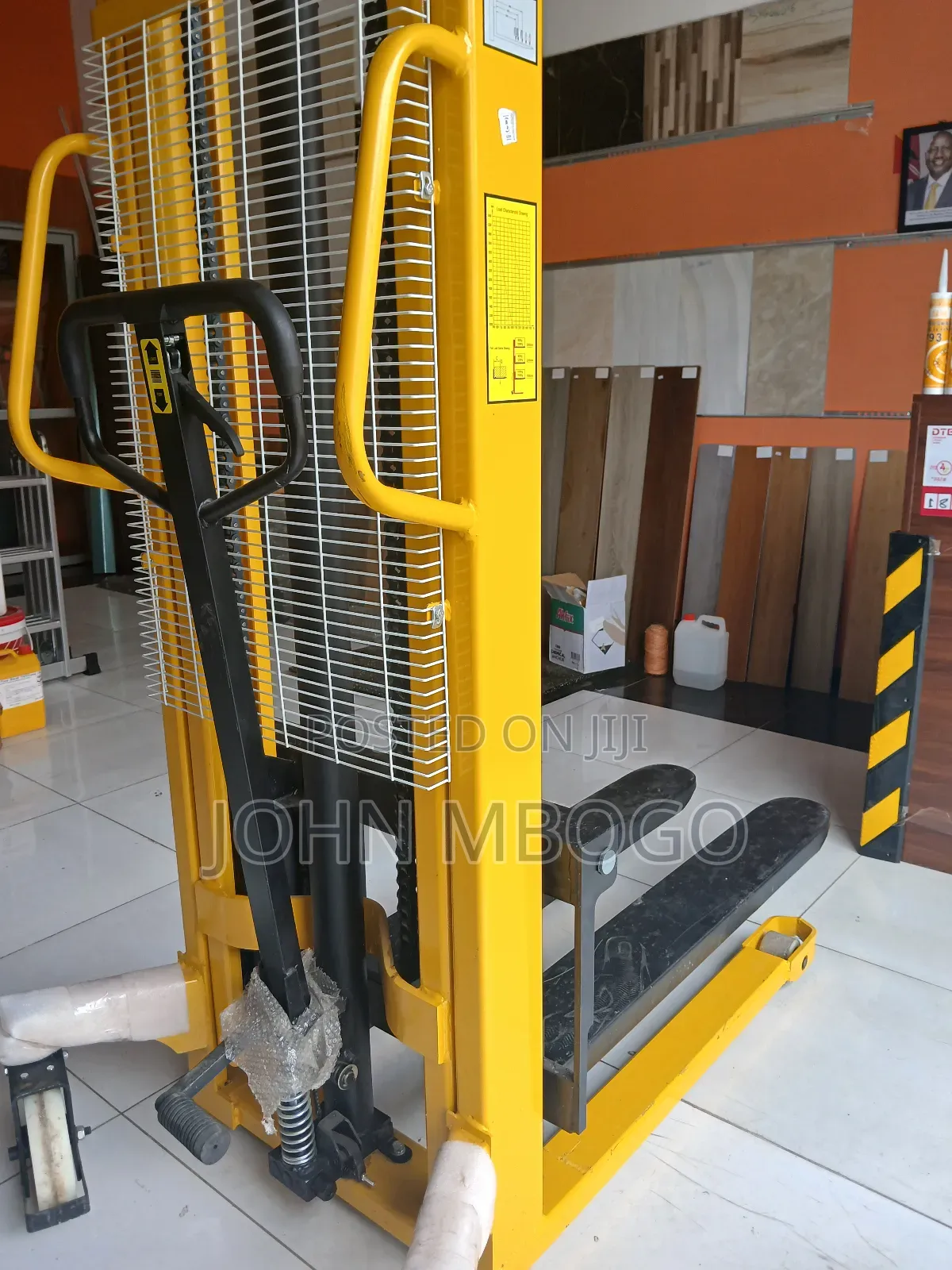 Hydraulic Manual Stacker . 2t
