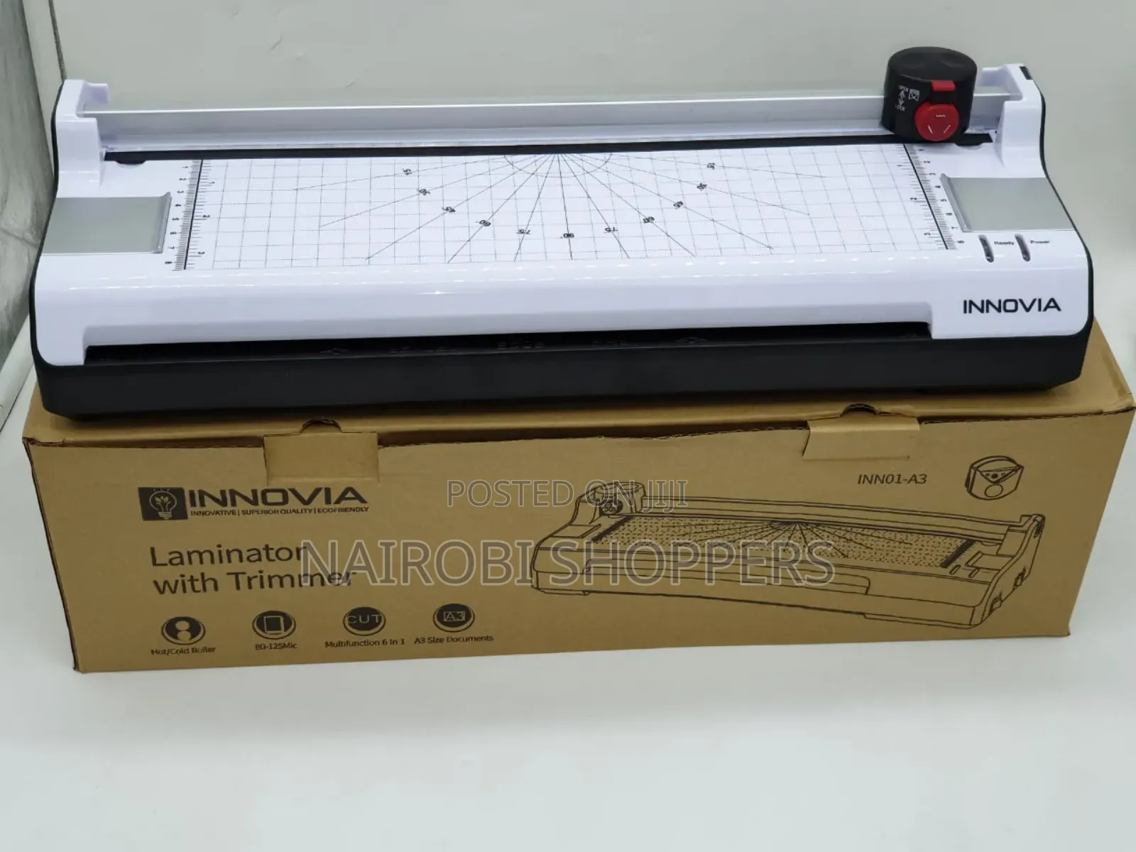 Innovia Laminating Machine With a Trimmer