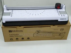 Innovia Laminating Machine With a Trimmer