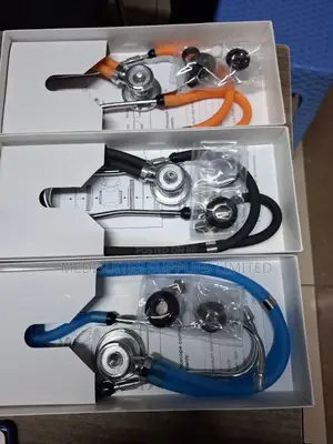 Double Tube Student Stethoscope. ( Double Barrel Studentstethoscope. )