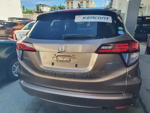 Honda Vezel 2018 Gold