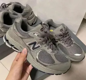 New Balance 2002 R