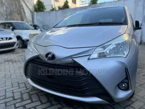 Toyota Vitz 2018 Silver