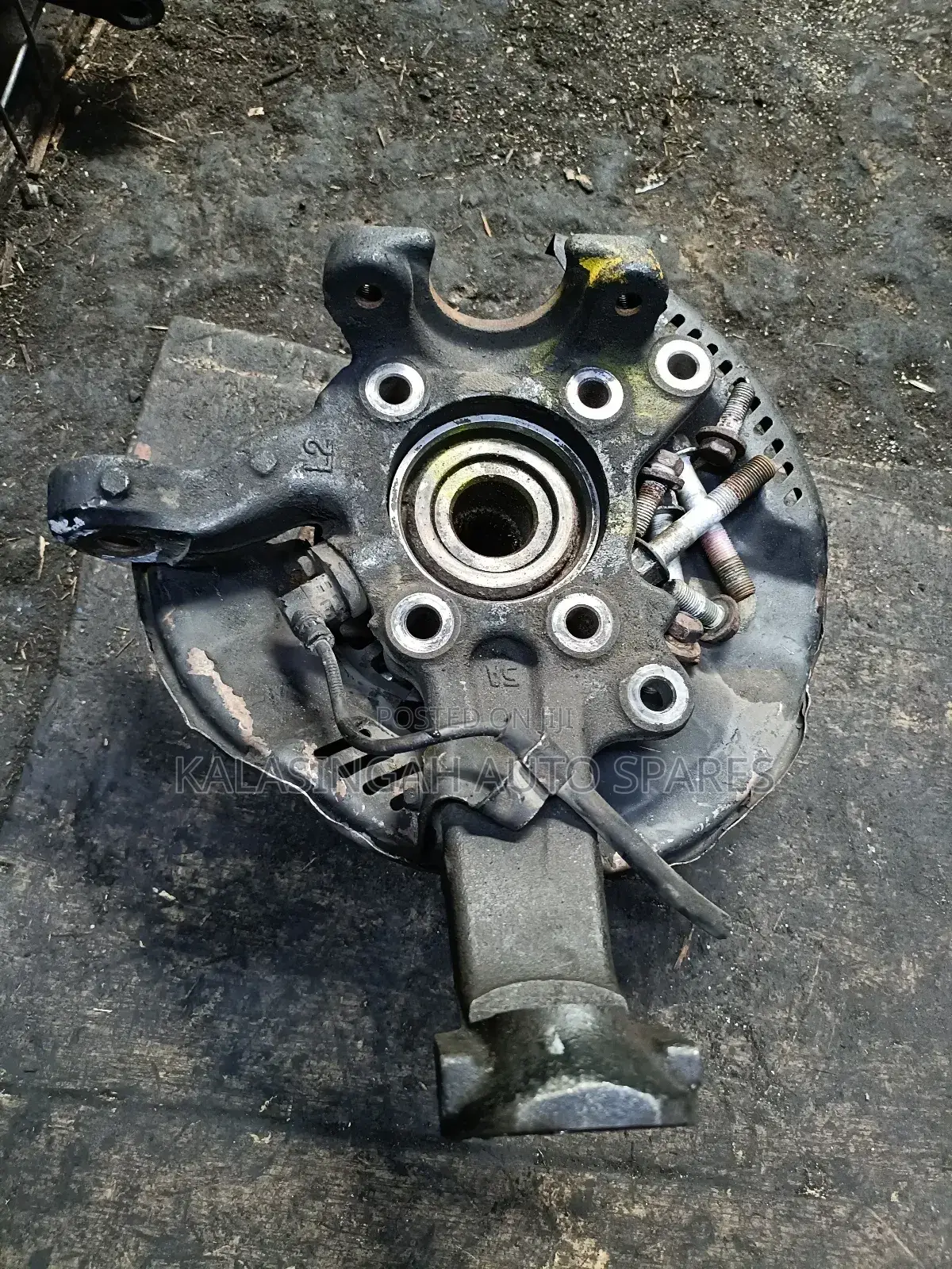 Front Hub Hiace