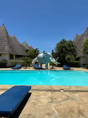 2br Holiday Cottage in Diani Beach: With a Swimming Pool