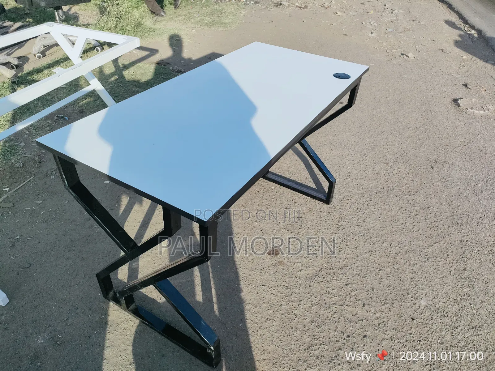 Computer Table With Metallic Stands