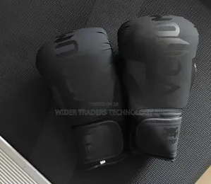 Black Boxing Gloves
Size 10oz/12oz