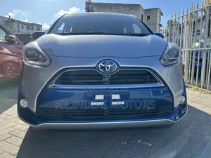 Toyota Sienta 2018 Silver