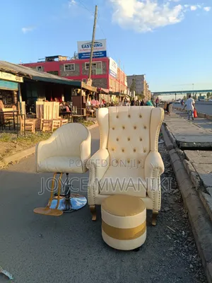 1 Hydraulic Salon Seat and Pedicure Seat, Cream