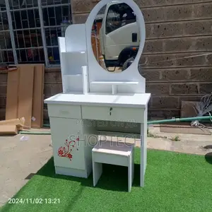 Dressing Table With Dressing Mirror