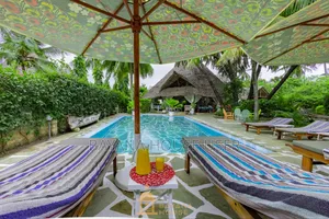Airbnb 4 Bedroom Sleeps 8+Chef/Cook Inclusive