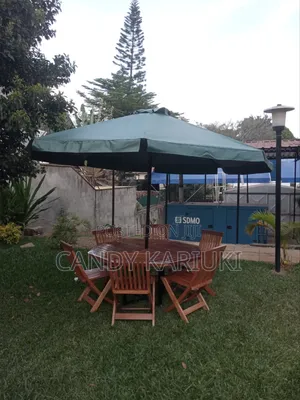 Outdoor Set With 6 Foldable Chairs Plus a Green Umbrella
