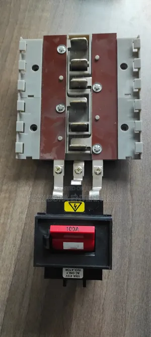 100A Mem Isolator +4-Way Bussbar