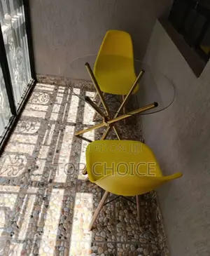 Plastic Chairs With Clear Table