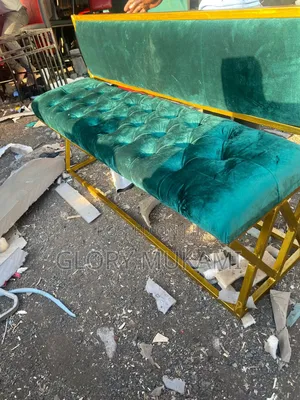 Green Velet Waiting Manicure Bench