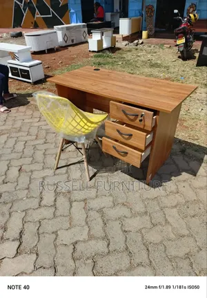 Clean Office Desk Eames Chair