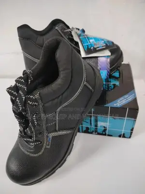 Stylish Vaultex Boots