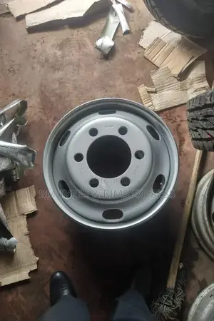 Rims Size (17.5) 5 Holes, Tubeles Rims