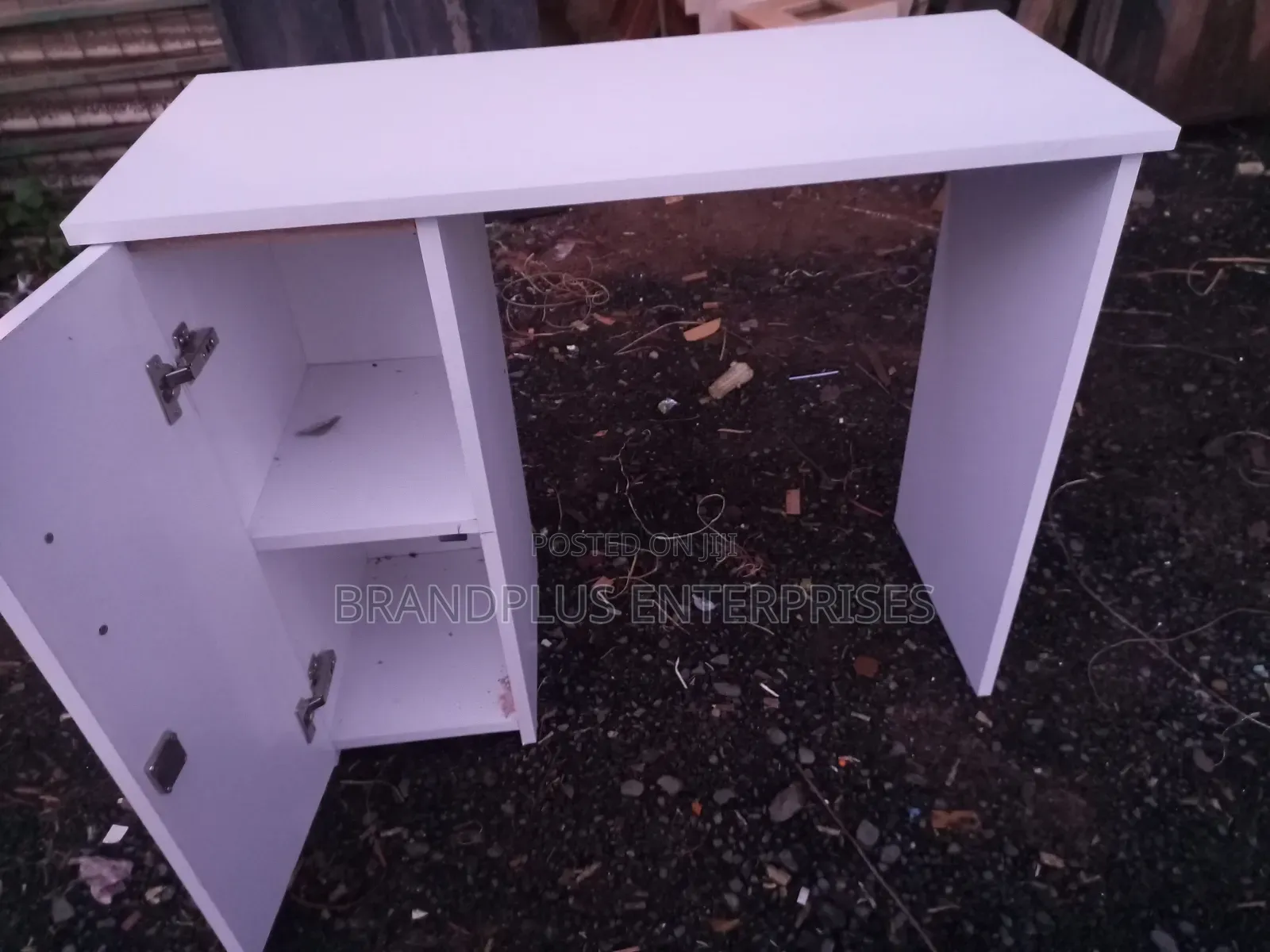 Manicure Table