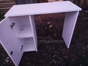 Manicure Table