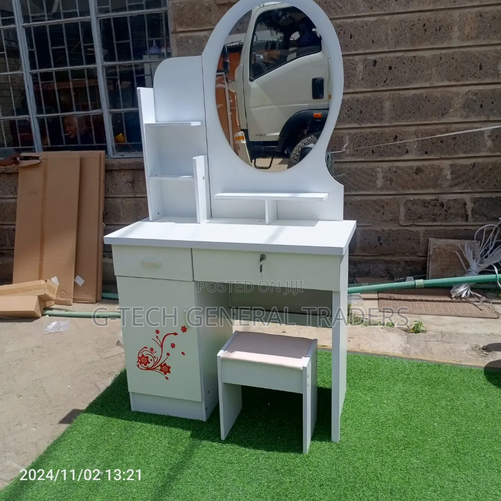 Fixed Mirror Round White Dressing Table