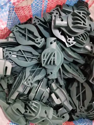W Insulators for Electric Fence