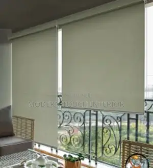 Uv-Protective Sunscreen Blinds