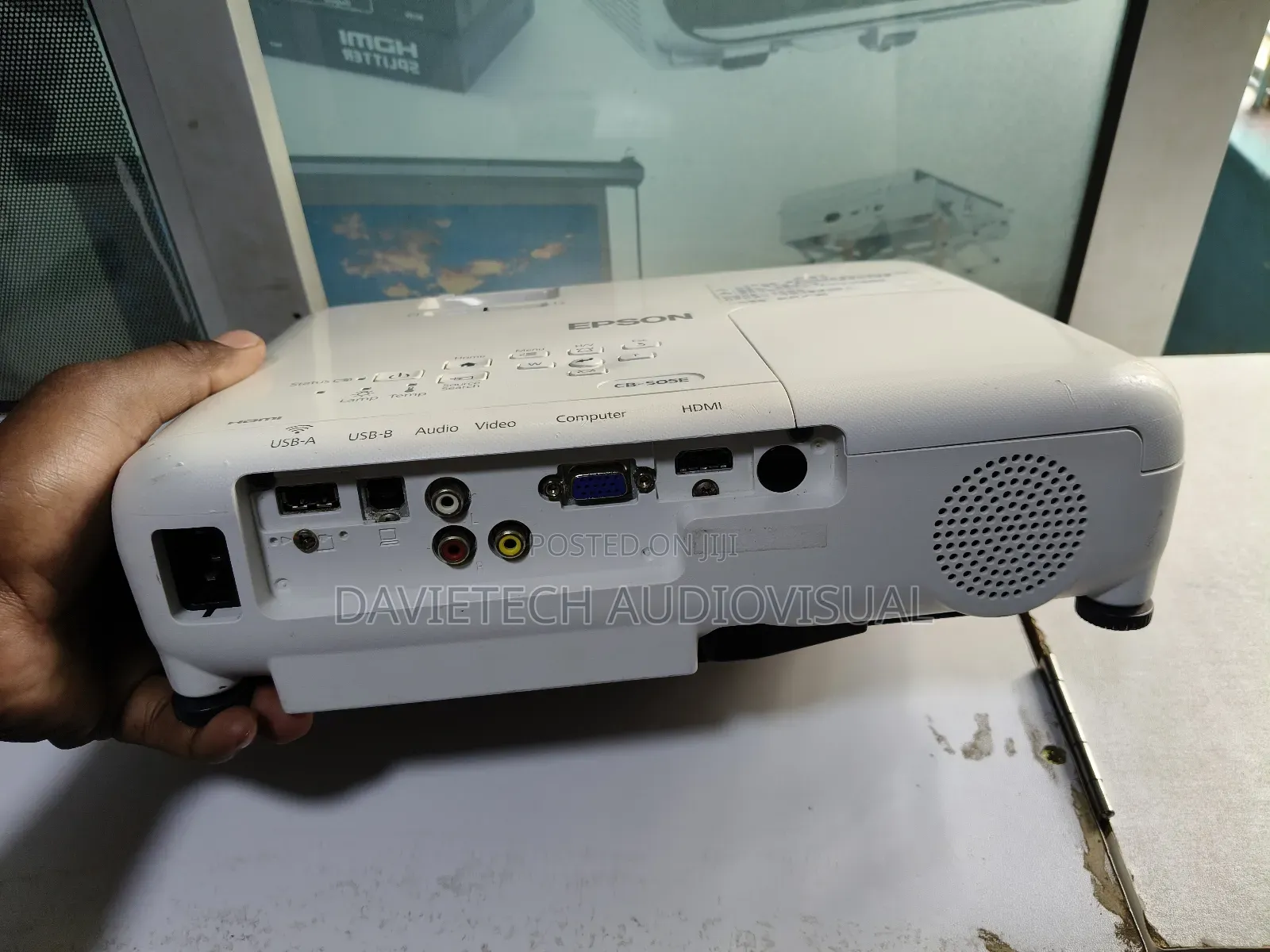 EPSON Cb -S05e Projector - 