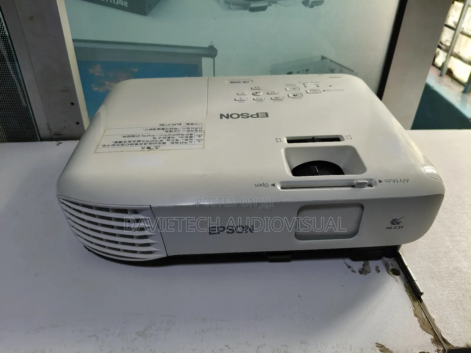 EPSON Cb -S05e Projector - 