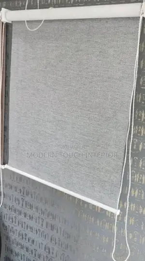 Sun-Resistant Sunscreen Blinds