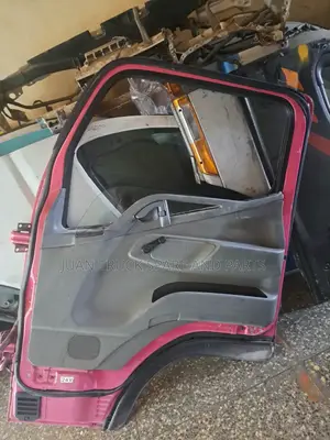 Canter 4p10 or 4M Door